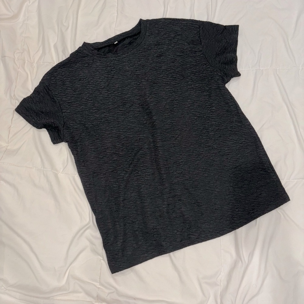 Women’s large Black Textured Short Sleeve Shirt Full Length